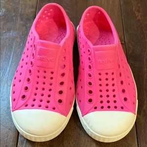 Native shoes Bright pink/magenta size C8